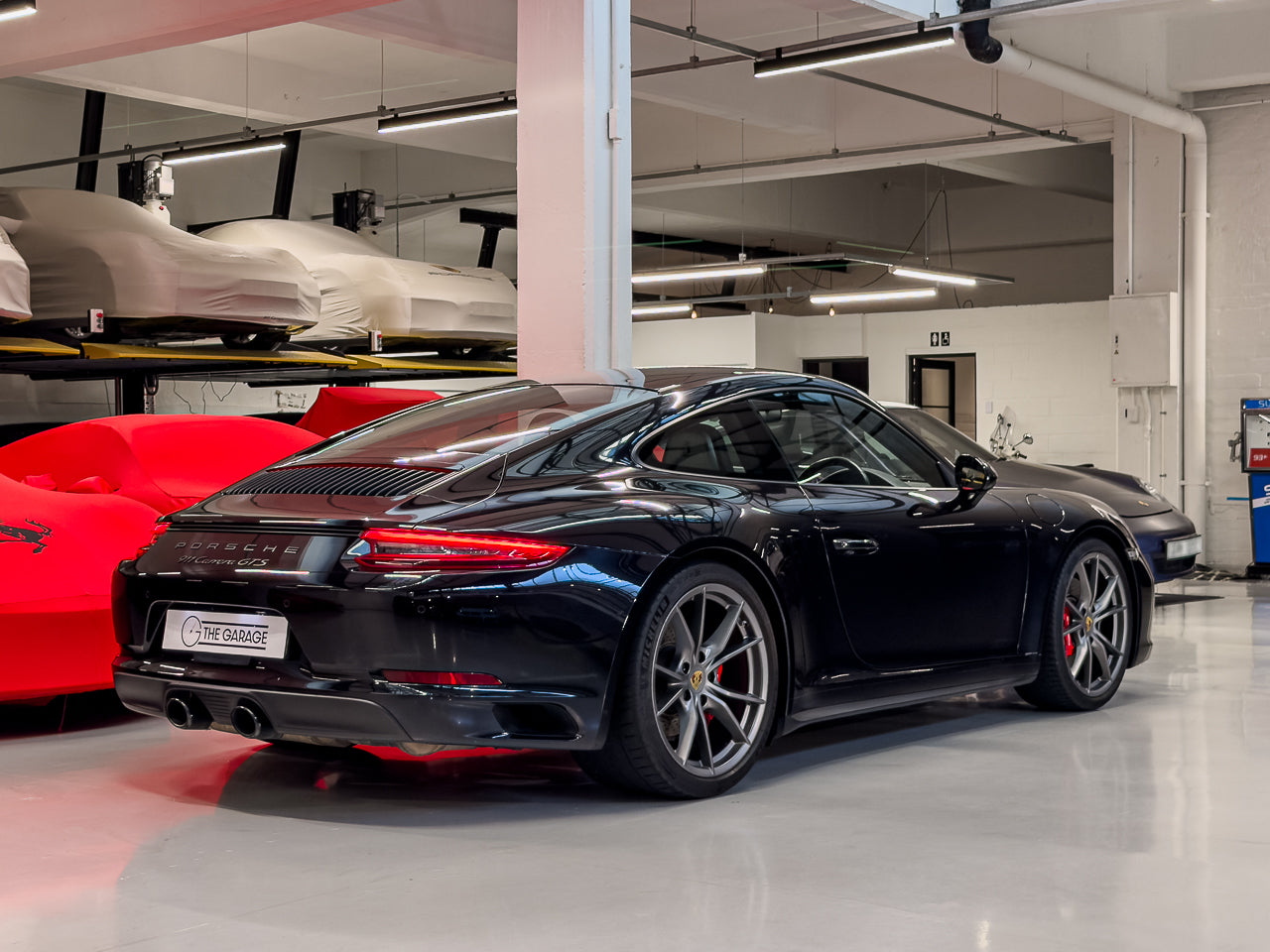 2017 Porsche 911 Carrera GTS - Manual