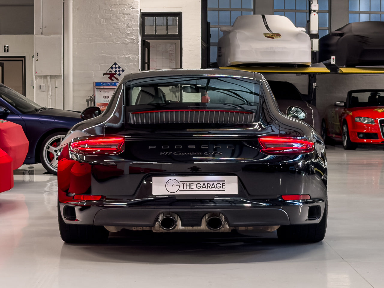 2017 Porsche 911 Carrera GTS - Manual