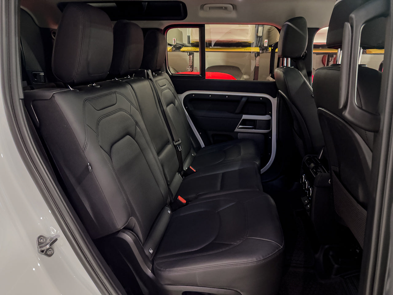 2023 Land Rover Defender 110 D300 SE