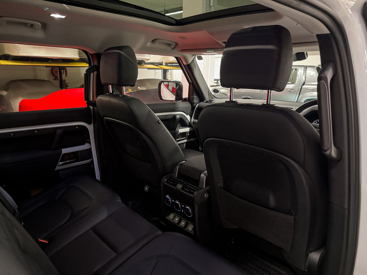 2023 Land Rover Defender 110 D300 SE