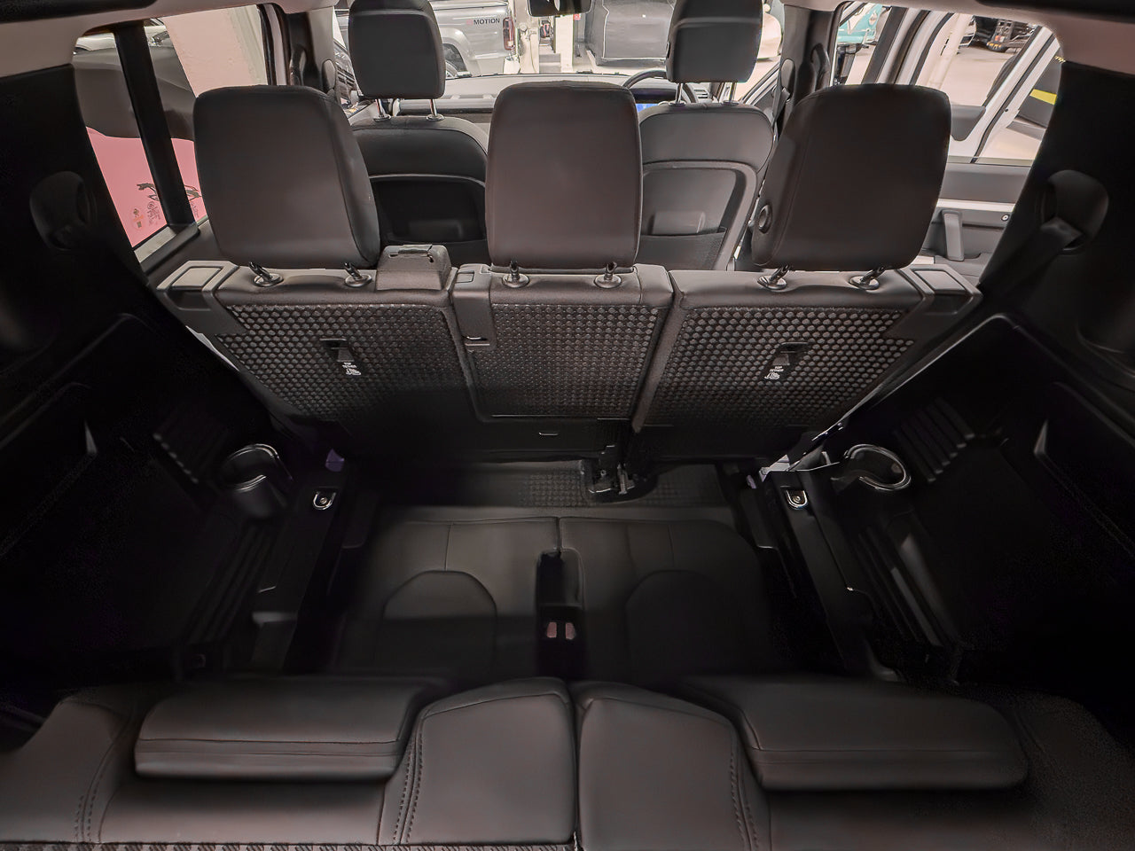 2023 Land Rover Defender 110 D300 SE