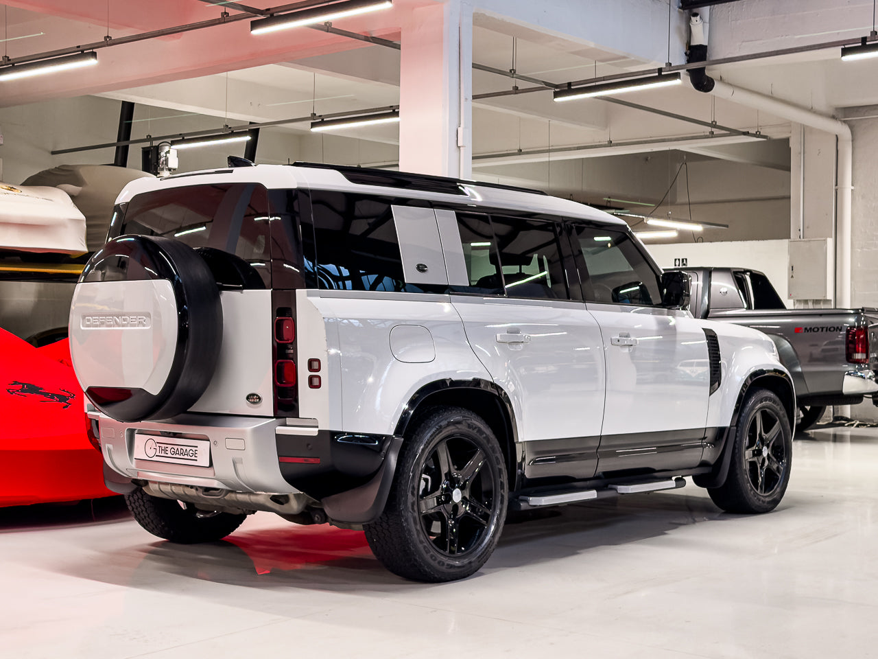 2023 Land Rover Defender 110 D300 SE