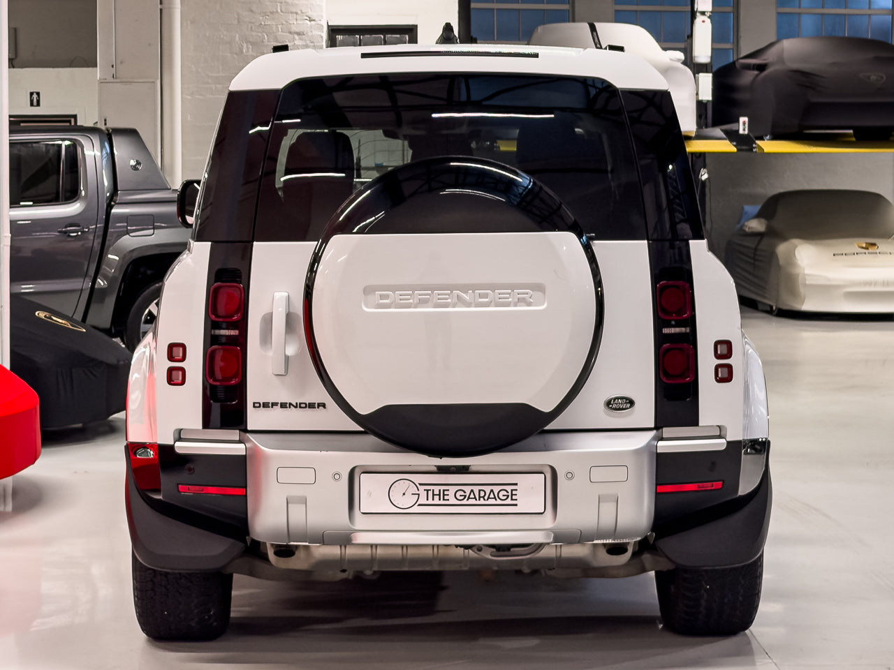 2023 Land Rover Defender 110 D300 SE