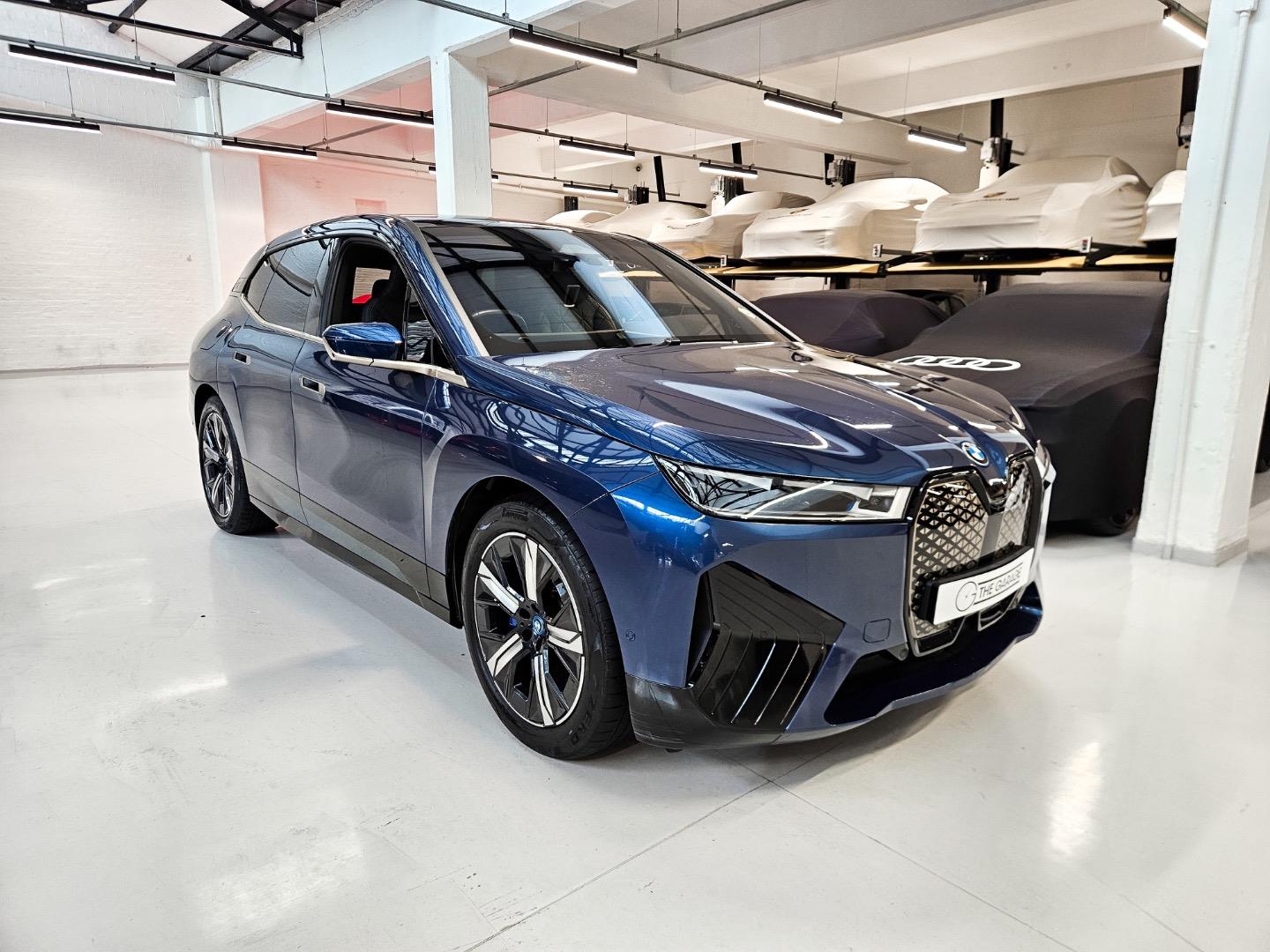 2023 BMX iX Drive 40